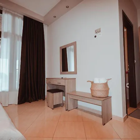 Zafira Retreat *