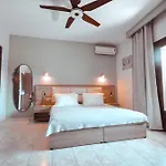 Zafira Retreat *